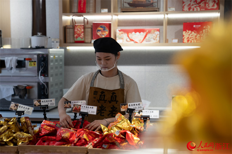 Mto Yuehe katika Mji wa Jiaxing, Zhejiang, China: Kuonja Jiangnan wakati wa Sikukuu ya jadi ya Duanwu