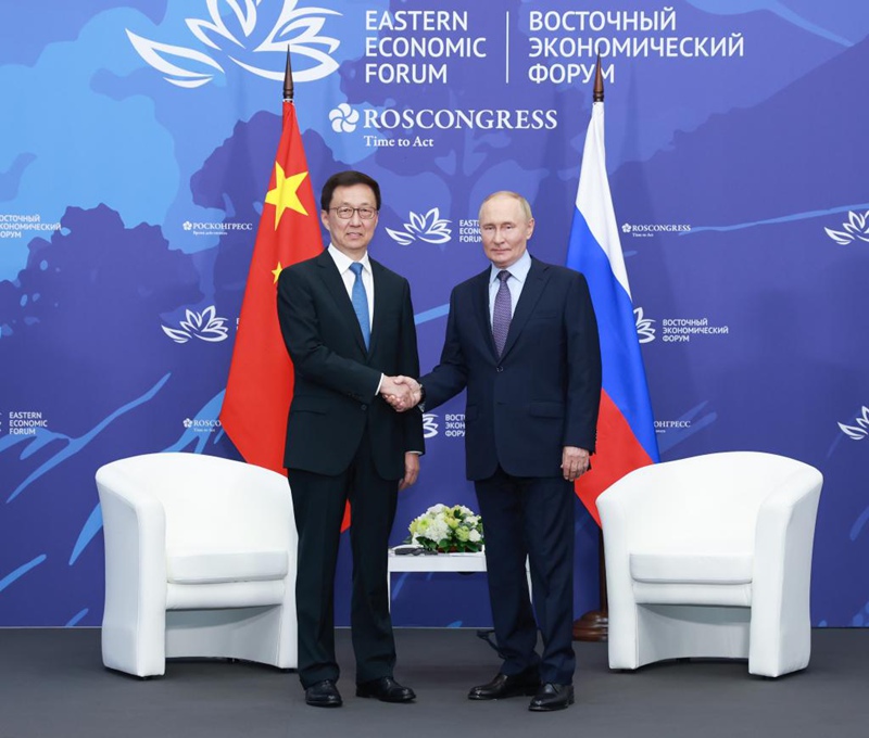 Makamu Rais wa China Han Zheng akikutana na Rais Vladimir Putin wa Russia mjini Vladivostok, Russia, Septemba 4, 2024. (Xinhua/Wang Ye)