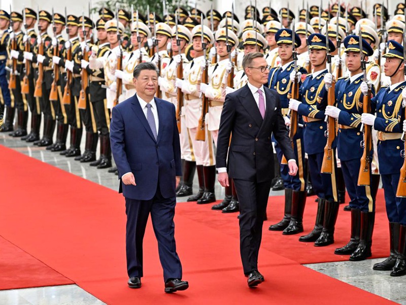 Rais Xi Jinping wa China akiwa kwenye hafla ya kumkaribisha Rais wa Finland Alexander Stubb, ambaye yuko ziarani nchini China, kwenye Ukumbi wa Kaskazini wa Jumba la Mikutano ya Umma kabla ya mazungumzo yao mjini Beijing. Oktoba 29, 2024. (Xinhua/Yin Bogu)