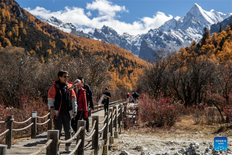 Eneo lenye mandhari nzuri la Yading lavutia watalii mkoani Sichuan nchini?China